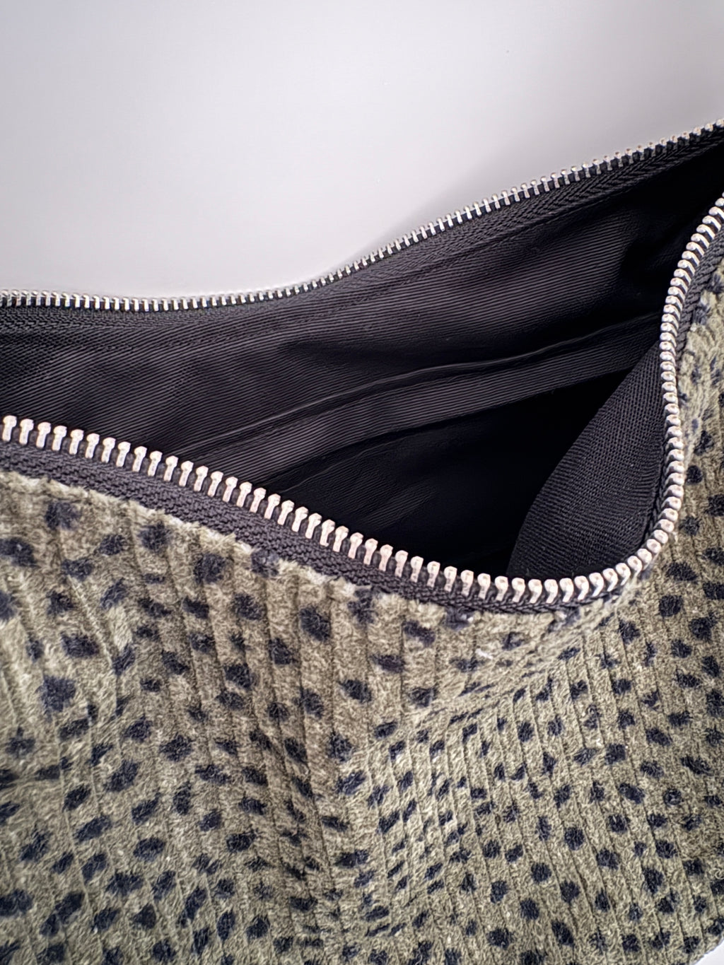 Banana Bag small | Dots grün