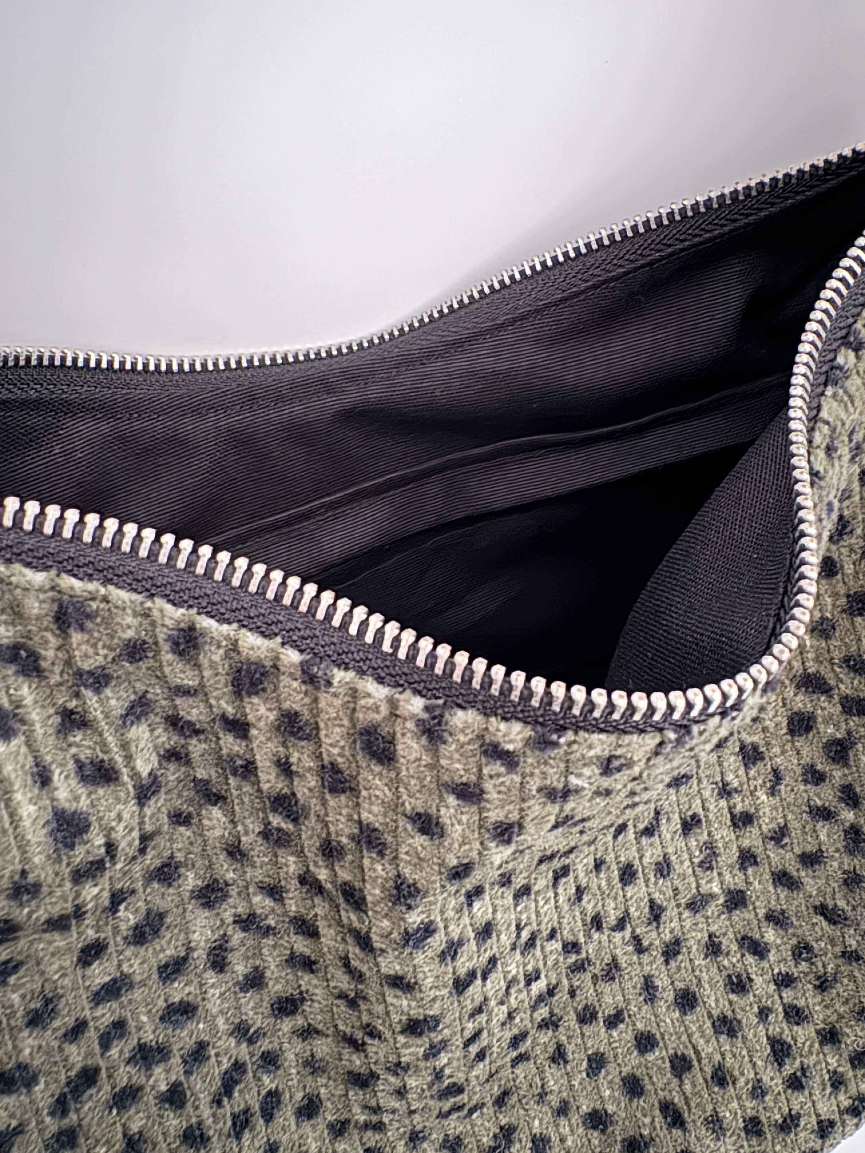 Banana Bag small | Dots grün