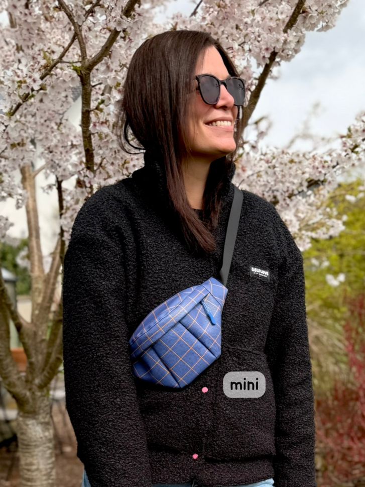 Crossbody | lila square