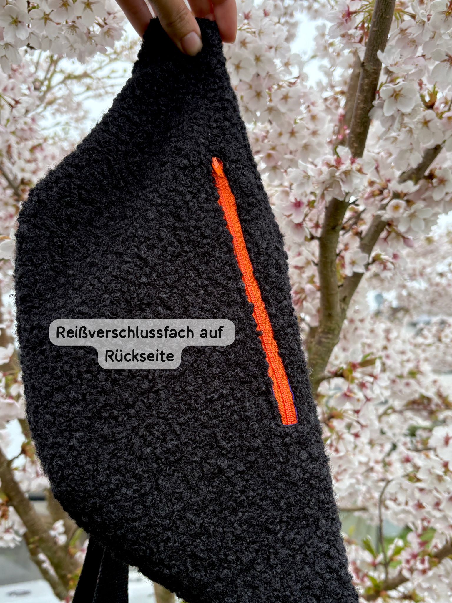 Crossbody | black bouclé